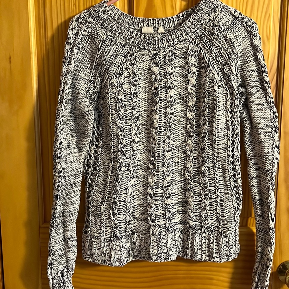 EUC Gap Cable knit sweater size small